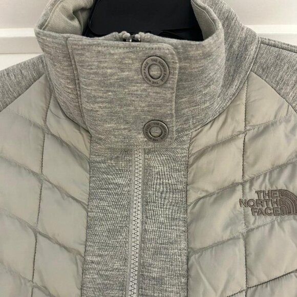 The North Face Thermoball Women's Full Zip Jacket Size M EUC - Picture 4 of 14